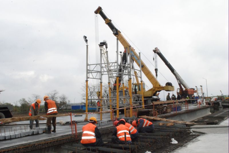 Будівельні роботи на  мостах ведуться в посиленому режимі