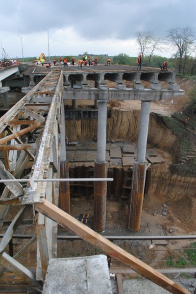 Будівельні роботи на  мостах ведуться в посиленому режимі