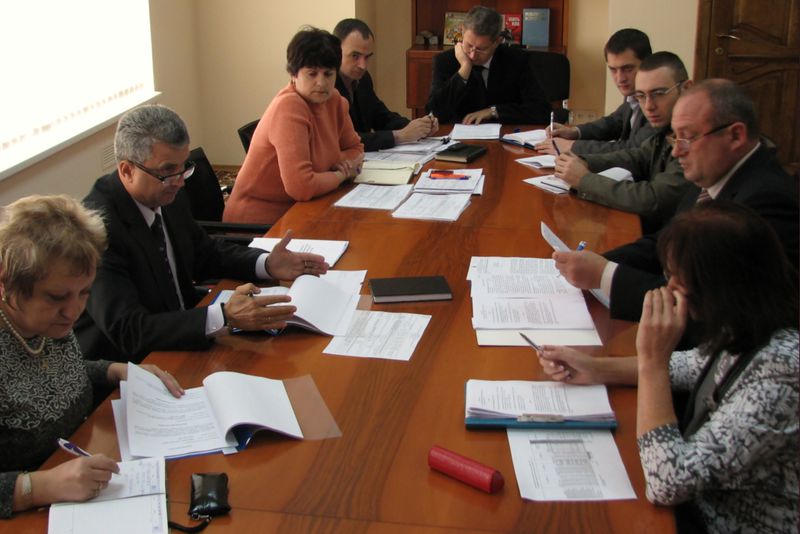 В облдержадміністрації заслуховують звіти керівників районів