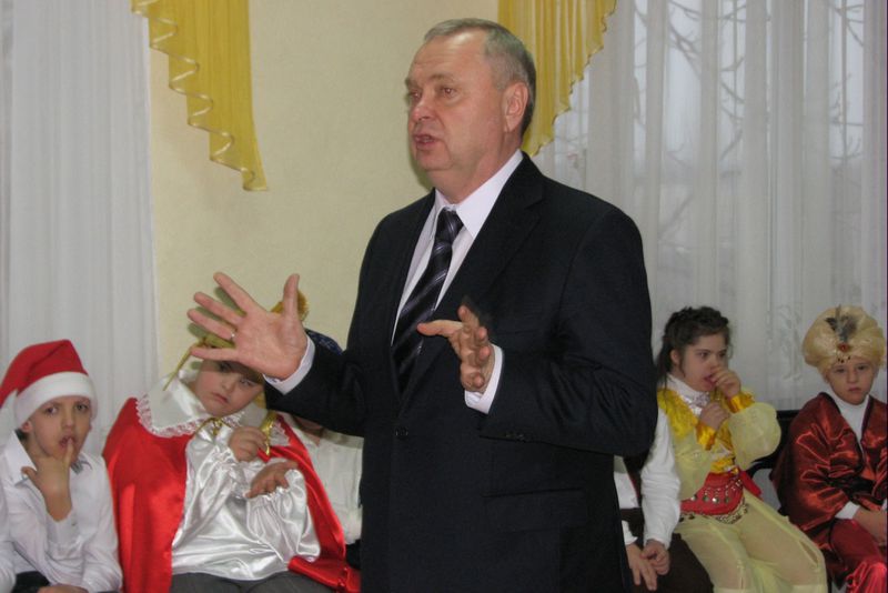 Обласна влада привітала дітей-інвалідів з Днем Святого Миколая