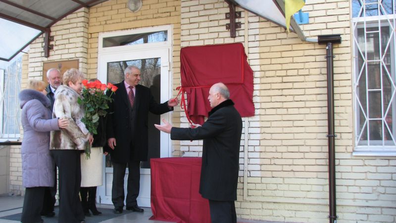 У Запоріжжі встановлено меморіальну дошку засновнику служби крові в області