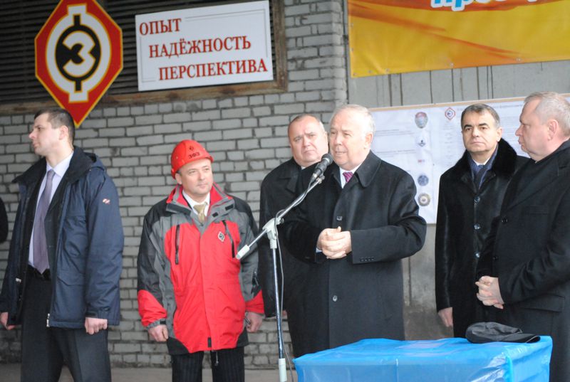 Володимир Рибак відвідав відновлене виробництво феросплавів у Запоріжжі