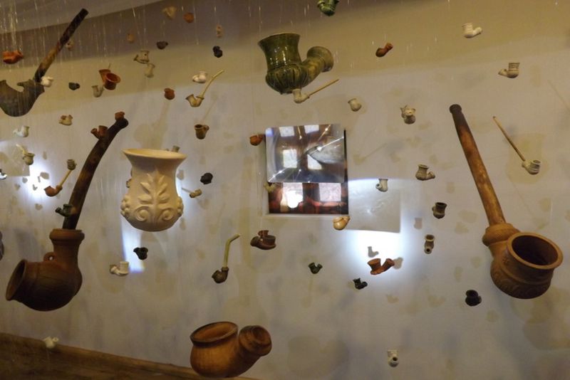 На Хортиці відкрилась унікальна виставка люльок козака Мамая