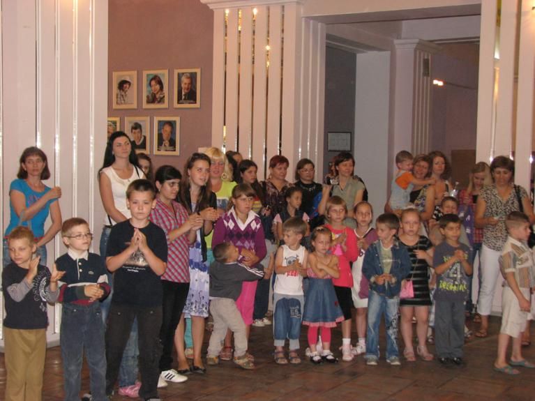 У Міжнародний день захисту дитини юні запоріжці відвідали благодійну виставу