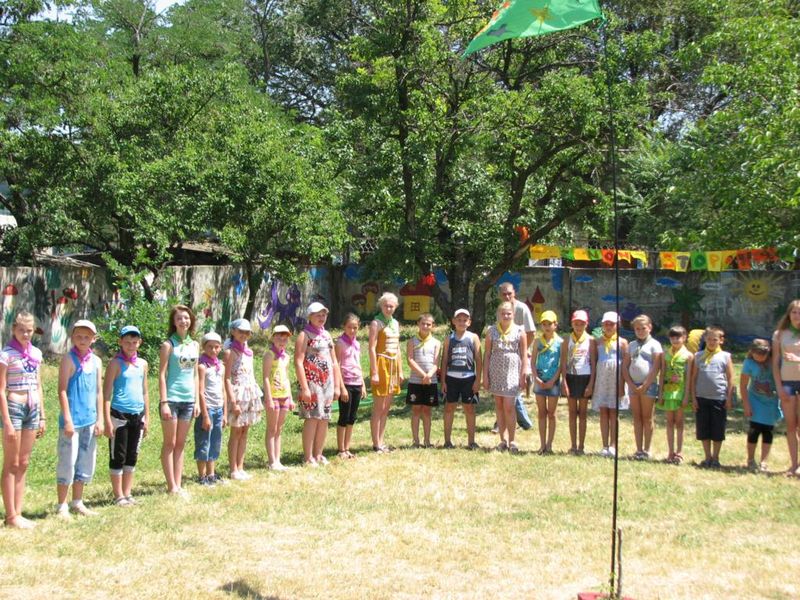 Приазовський районний будинок творчості влітку перетворюється на дитячий табір