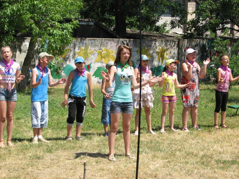 Приазовський районний будинок творчості влітку перетворюється на дитячий табір