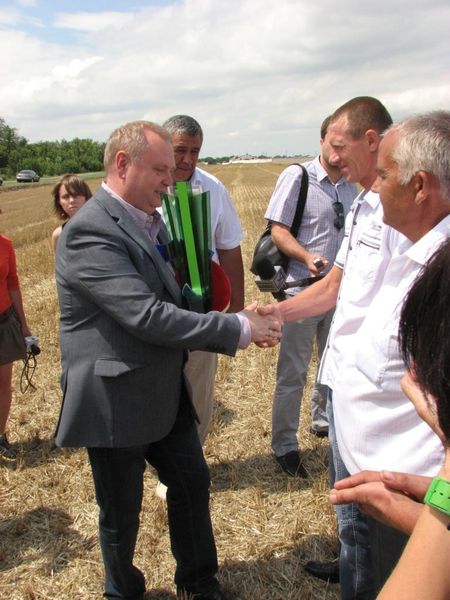 Запорізькі хлібороби  наближаються до першого мільйона тонн нового врожаю