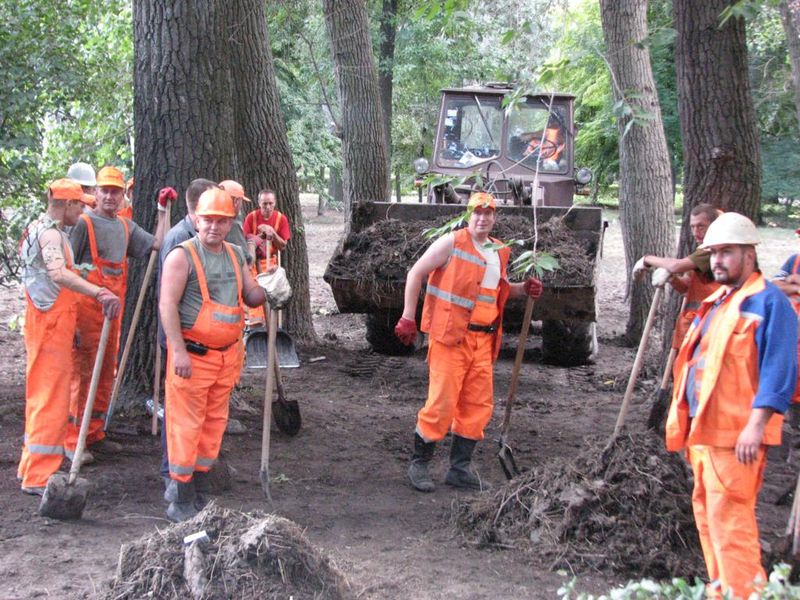 Кількість техніки та працівників, задіяних у ліквідації наслідків аварії у «Дубовому гаю», зросла у кілька разів