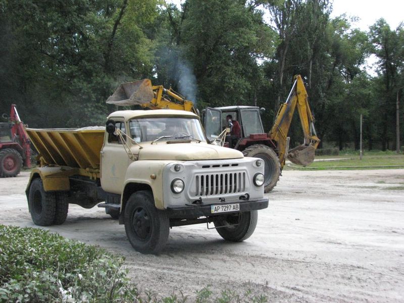 Кількість техніки та працівників, задіяних у ліквідації наслідків аварії у «Дубовому гаю», зросла у кілька разів