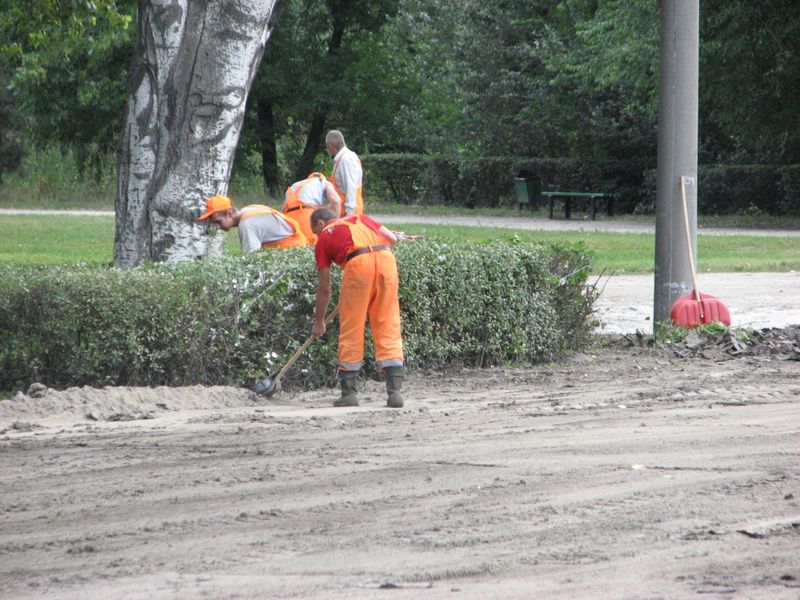 Кількість техніки та працівників, задіяних у ліквідації наслідків аварії у «Дубовому гаю», зросла у кілька разів