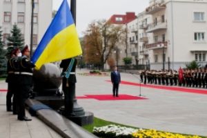 Президент взяв участь у церемонії підняття Державного Прапора України