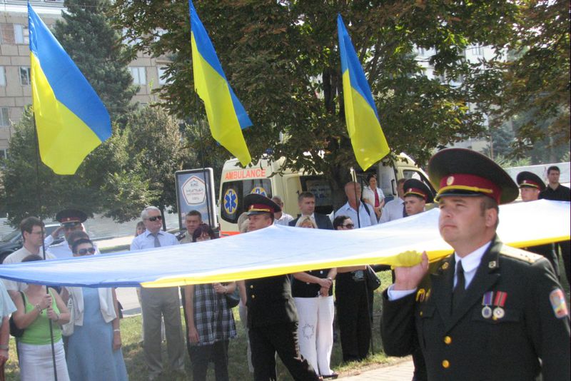 Запоріжці вшановують Державний Прапор України