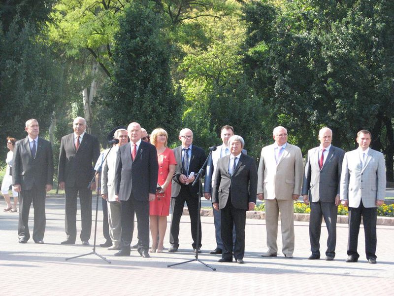 Запоріжці вшановують Державний Прапор України