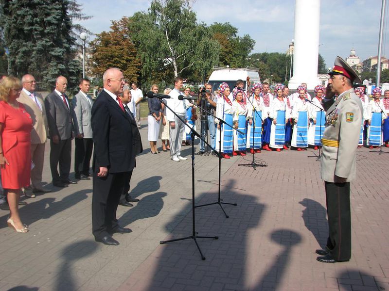 Запоріжці вшановують Державний Прапор України