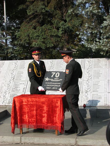 Полеглим бійцям 79-ї стрілецької дивізії, яка визволяла Запоріжжя, привезли рідну землю