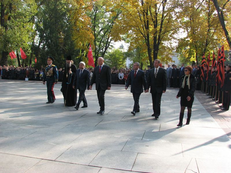 Полеглим бійцям 79-ї стрілецької дивізії, яка визволяла Запоріжжя, привезли рідну землю