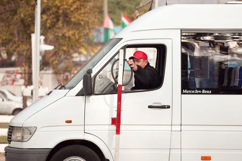 Водії маршрутних таксі продемонстрували свою майстерність на конкурсі