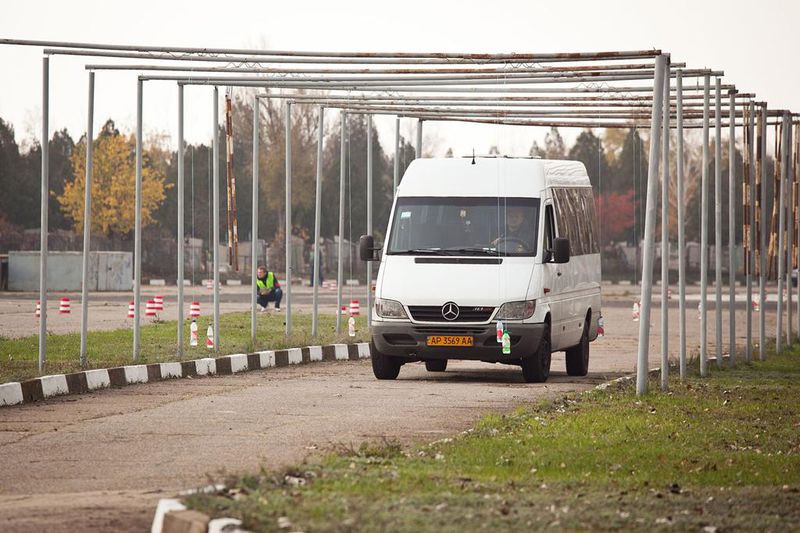 Водії маршрутних таксі продемонстрували свою майстерність на конкурсі