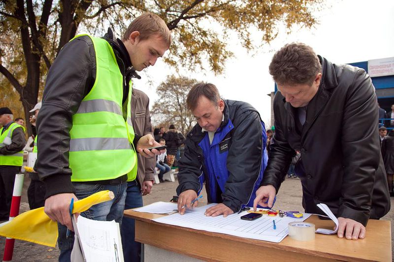 Водії маршрутних таксі продемонстрували свою майстерність на конкурсі