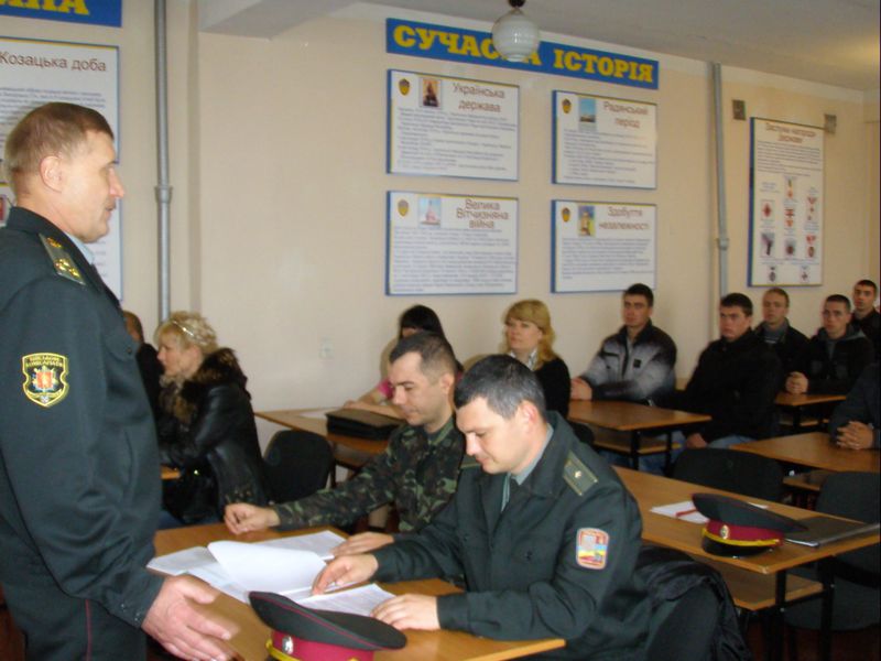 Юнаків запрошують на військову службу за контрактом