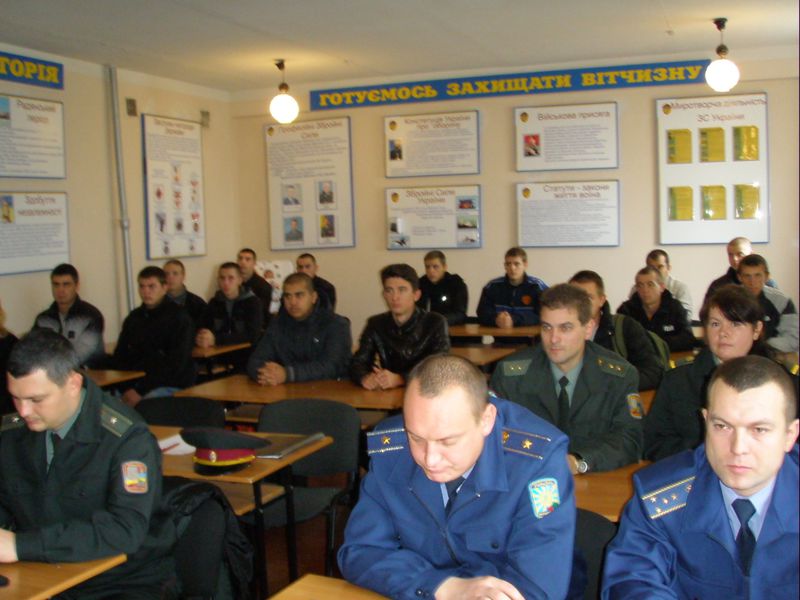 Юнаків запрошують на військову службу за контрактом