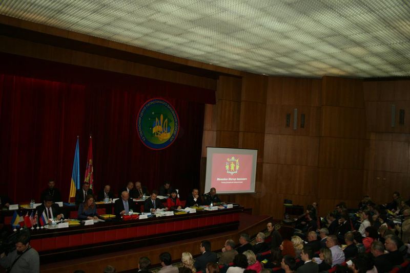 В Запоріжжі розпочала роботу унікальна Міжнародна конференція з питань патріотичного виховання