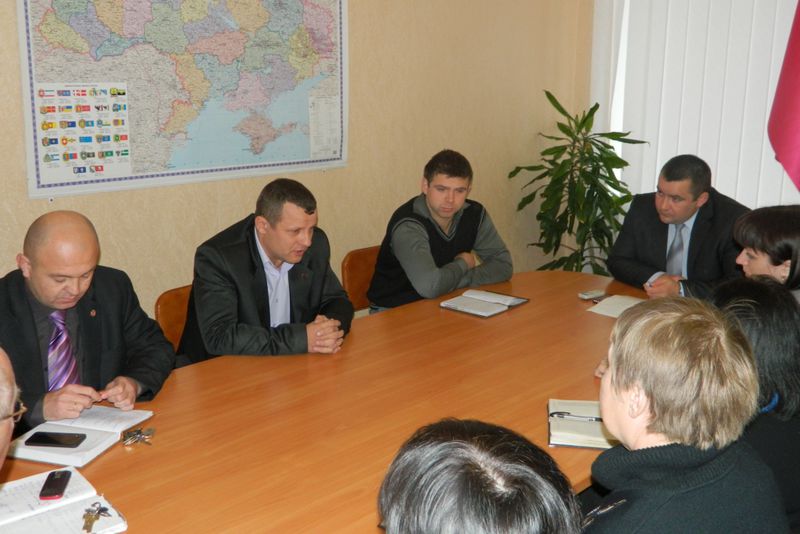 Влада та громадськість налаштовані на співрпацю