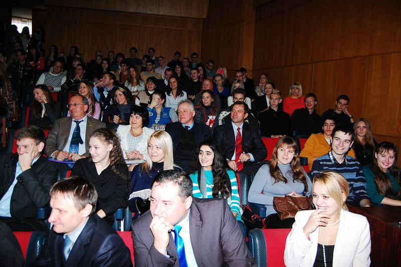 Представники студентської еліти отримали нагороди та стипендії від обласної влади