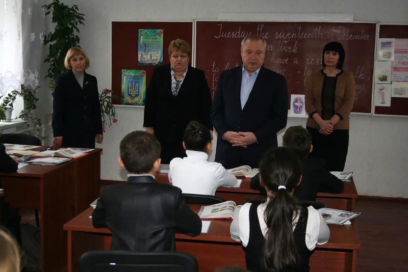 Об'єднувати школи в селах необхідно, але тільки там, де для цього створено всі умови - Олександр Пеклушенко
