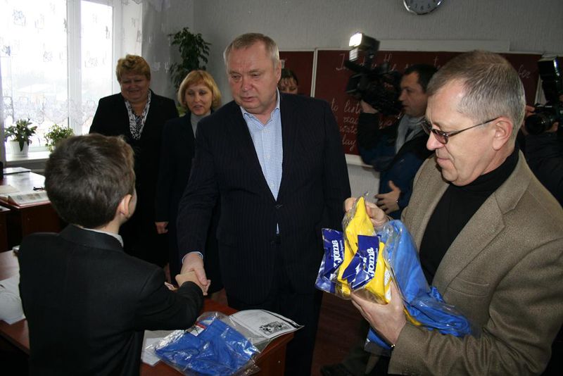 Об'єднувати школи в селах необхідно, але тільки там, де для цього створено всі умови - Олександр Пеклушенко
