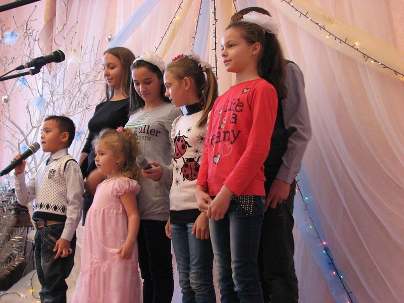 Прийомні родини Приазовського району зберігають традиції виховання дітей