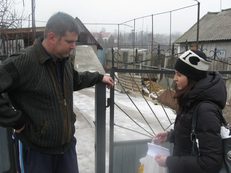 Запорізькі посадовці дарують дітям святковий настрій