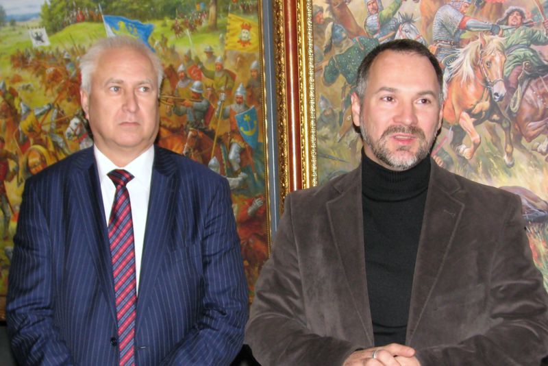 У Запоріжжі відкрилася виставка картин, присвячених історії українського народу