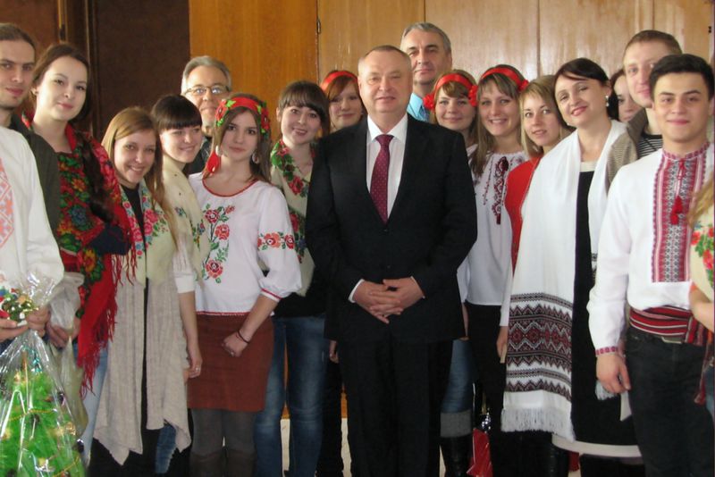 Запорізьку облдержадміністрацію засіяли на щастя та благополуччя