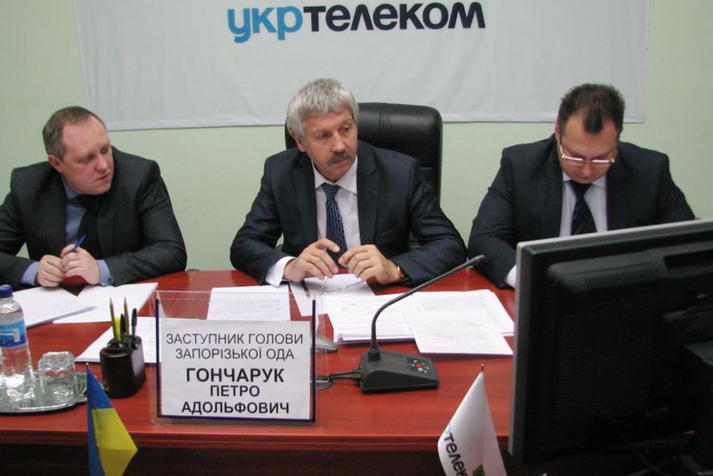Аварійно-рятувальні та дорожні служби готуються до негоди