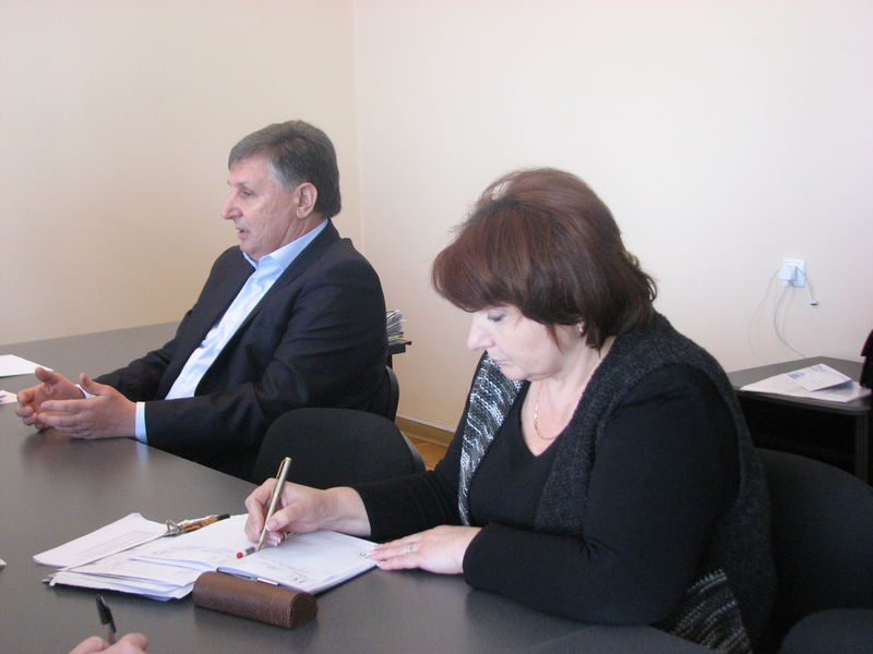 Обласна влада вивчає шляхи утримання цін на овочі та фрукти