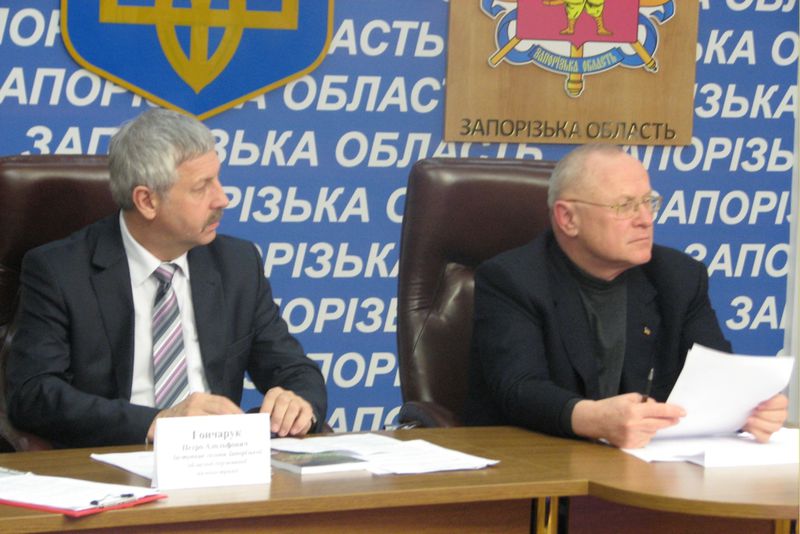 Представники влади та громадськості обговорили методи організації військово-патріотичного виховання молоді
