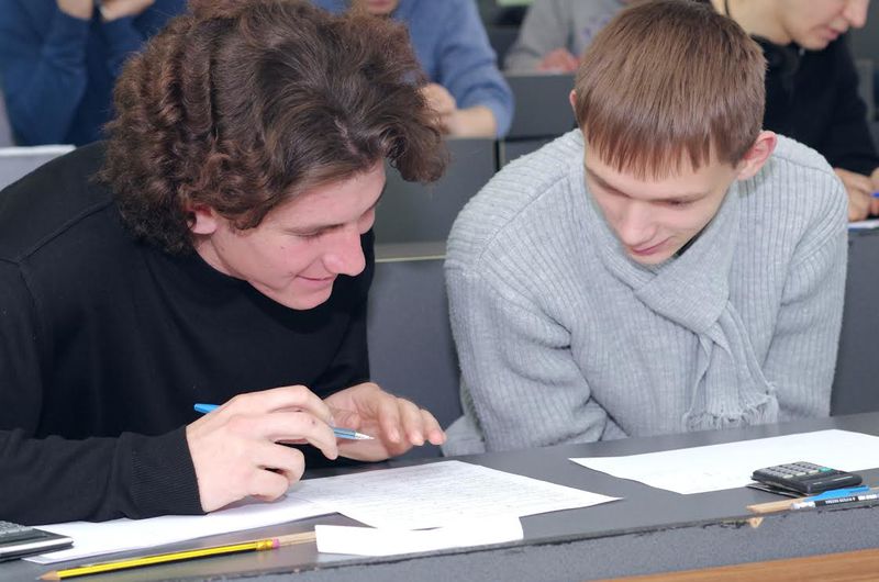 Запорізькі учні змагалися за першість в обласному конкурсі з фізики