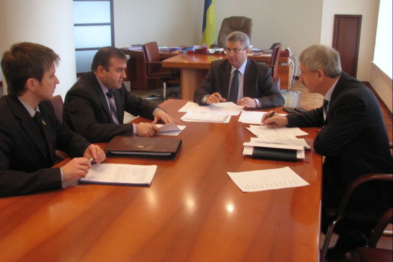 Віктор Ємельяненко: «Наразі головне – забезпечення життєдіяльності регіону та виплата зарплат бюджетникам»