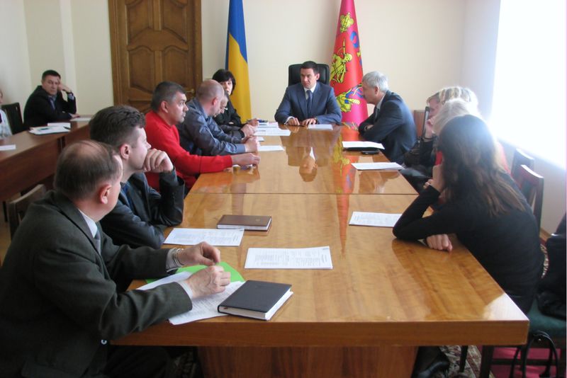 Влада та громадськість відпрацьовують оптимальний механізм відбору кандидатів на керівні посади