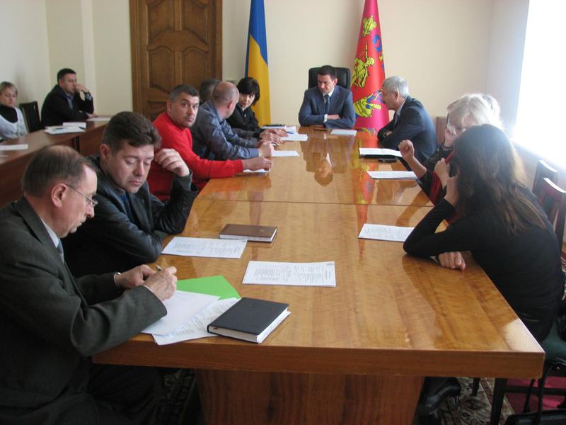 Влада та громадськість відпрацьовують оптимальний механізм відбору кандидатів на керівні посади