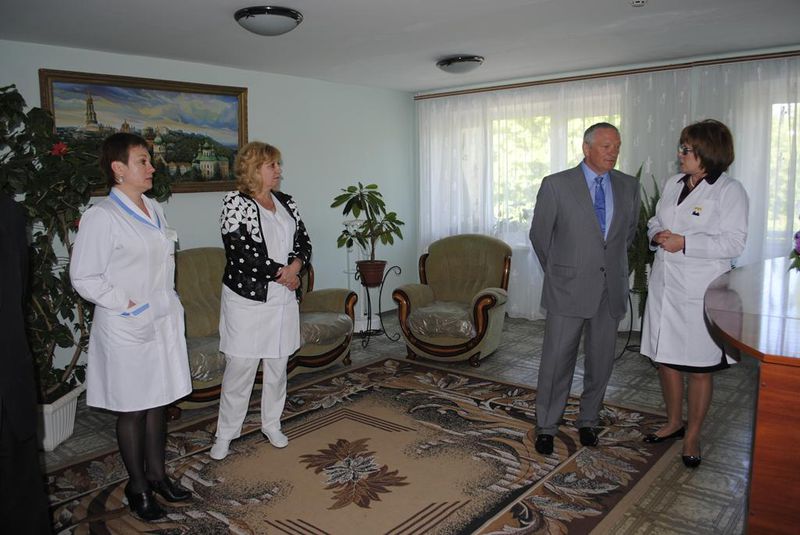 Валерій Баранов перевірив умови перебування запорізьких ветеранів у госпіталі на Великому Лузі
