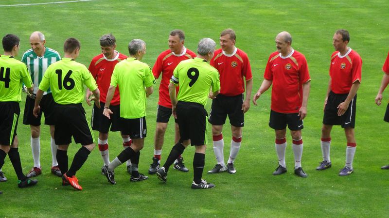 Ветерани футболу зіграли товариський матч, присвячений Дню Перемоги