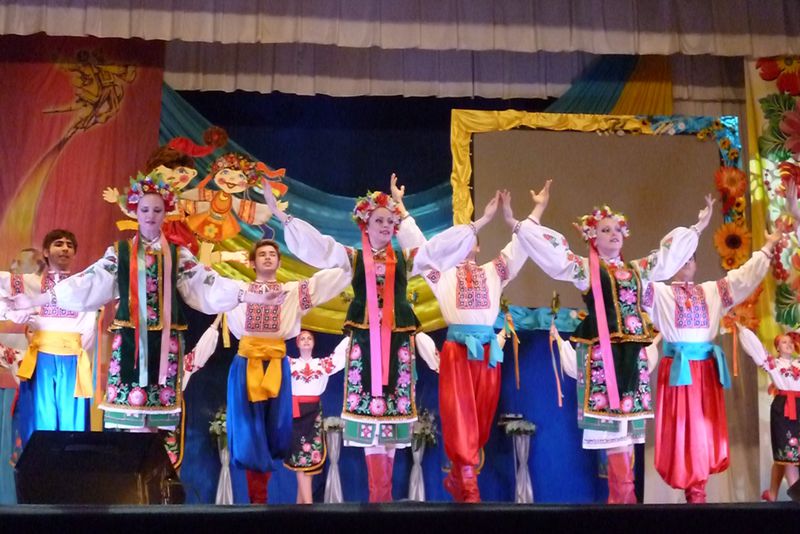 Запорізькі танцюристи успішно подолали регіональний етап фестивалю народної хореографії