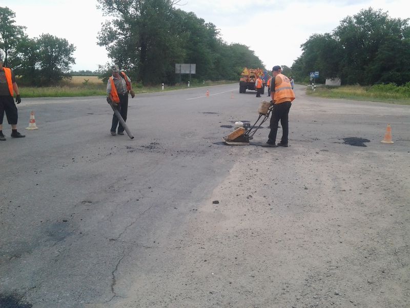 Дорожники приділяють особливу увагу автошляхам регіону, які ведуть до азовських курортів 