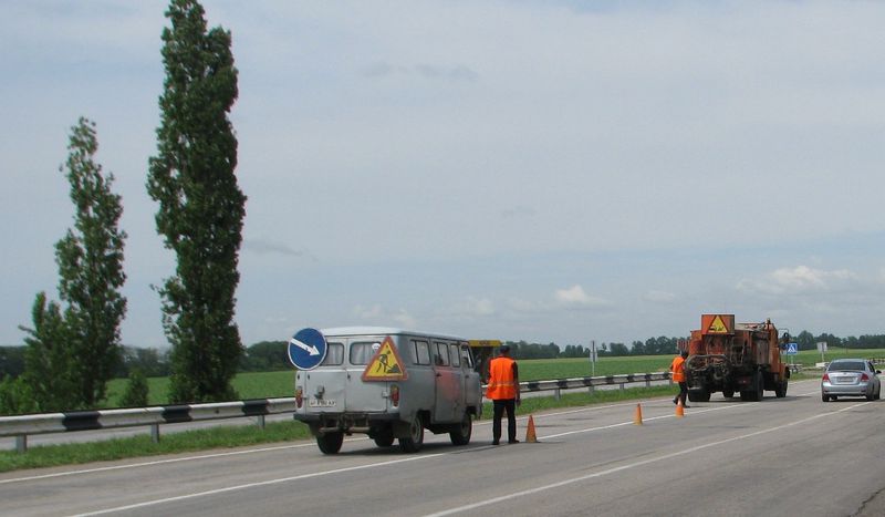 Дорожники приділяють особливу увагу автошляхам регіону, які ведуть до азовських курортів 