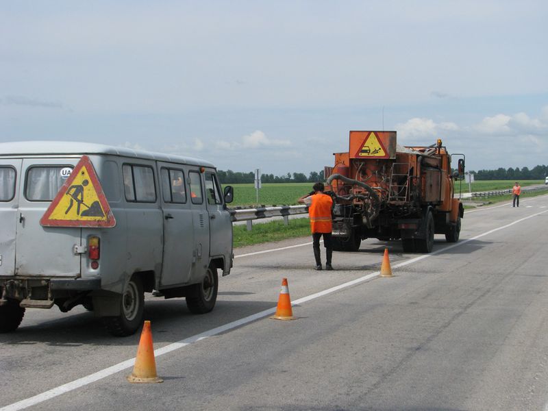 Дорожники приділяють особливу увагу автошляхам регіону, які ведуть до азовських курортів 