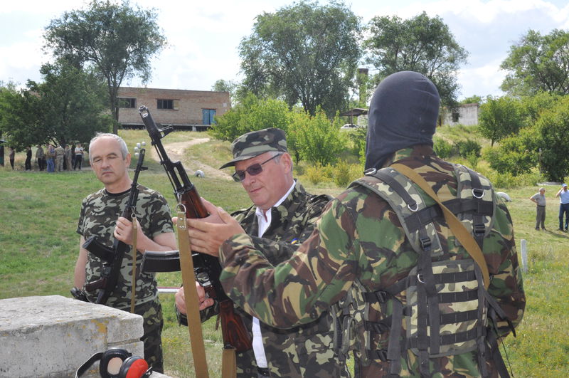 Голова облдержадміністрації ознайомився з умовами підготовки добровольців