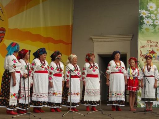 Єднаймося люди, родина, Хай наша свята Україна  цвіте,  мов калина…