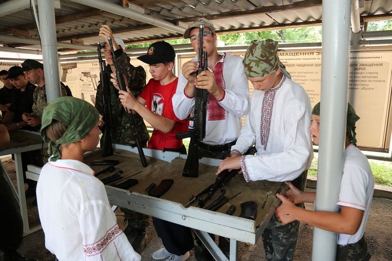 Джури вчаться вишколу у гвардійців